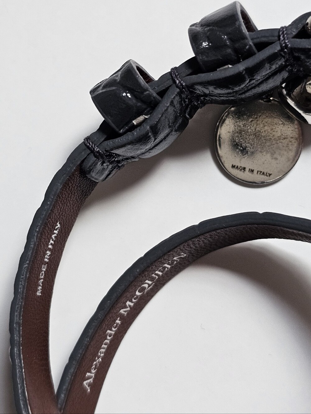 Alexander McQueen Gray Leather Double Wrap Bracelet with Skull Charm - Picture 3 of 7